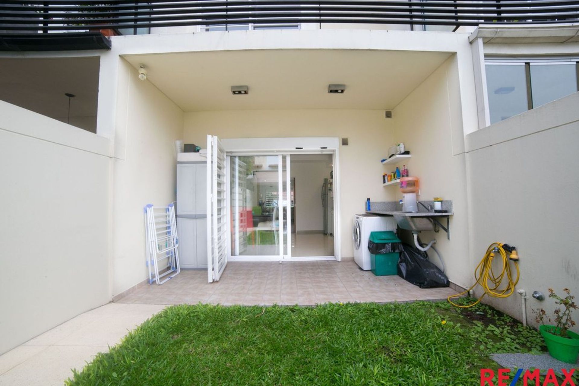 Casa tipo Triplex 5 amb. FLORIDA. Jardín y piscina