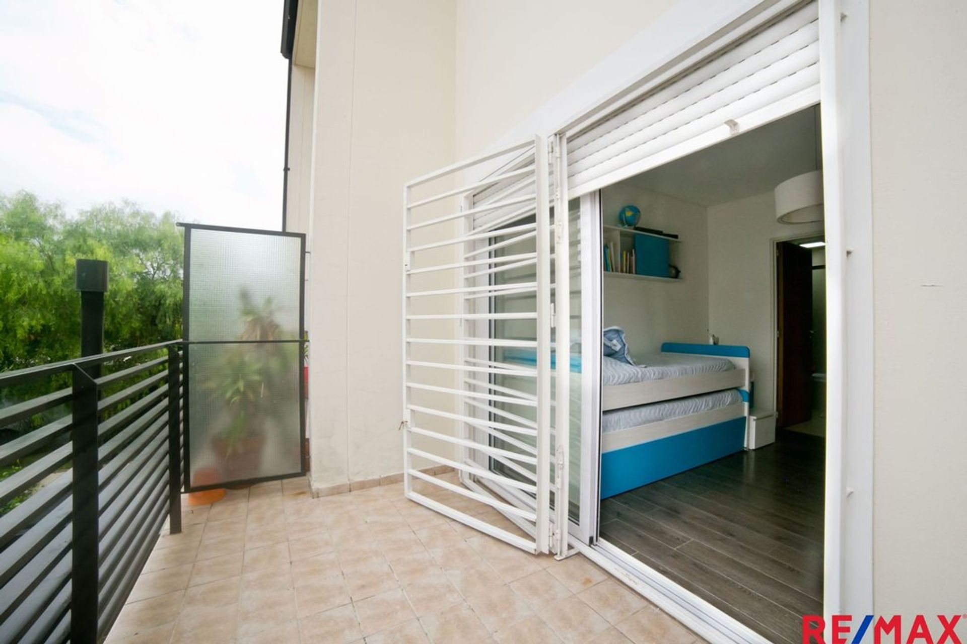 Casa tipo Triplex 5 amb. FLORIDA. Jardín y piscina