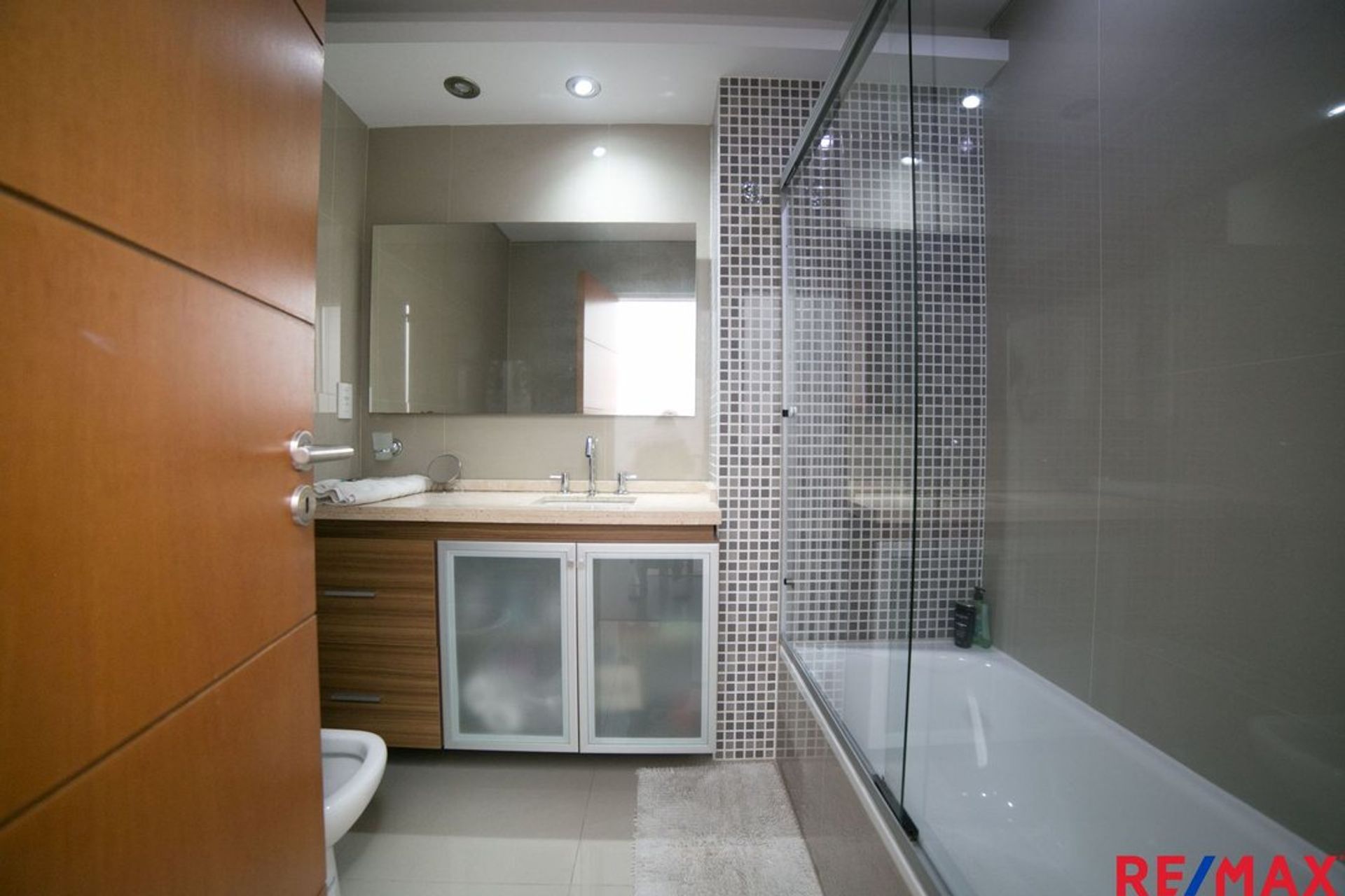 Casa tipo Triplex 5 amb. FLORIDA. Jardín y piscina