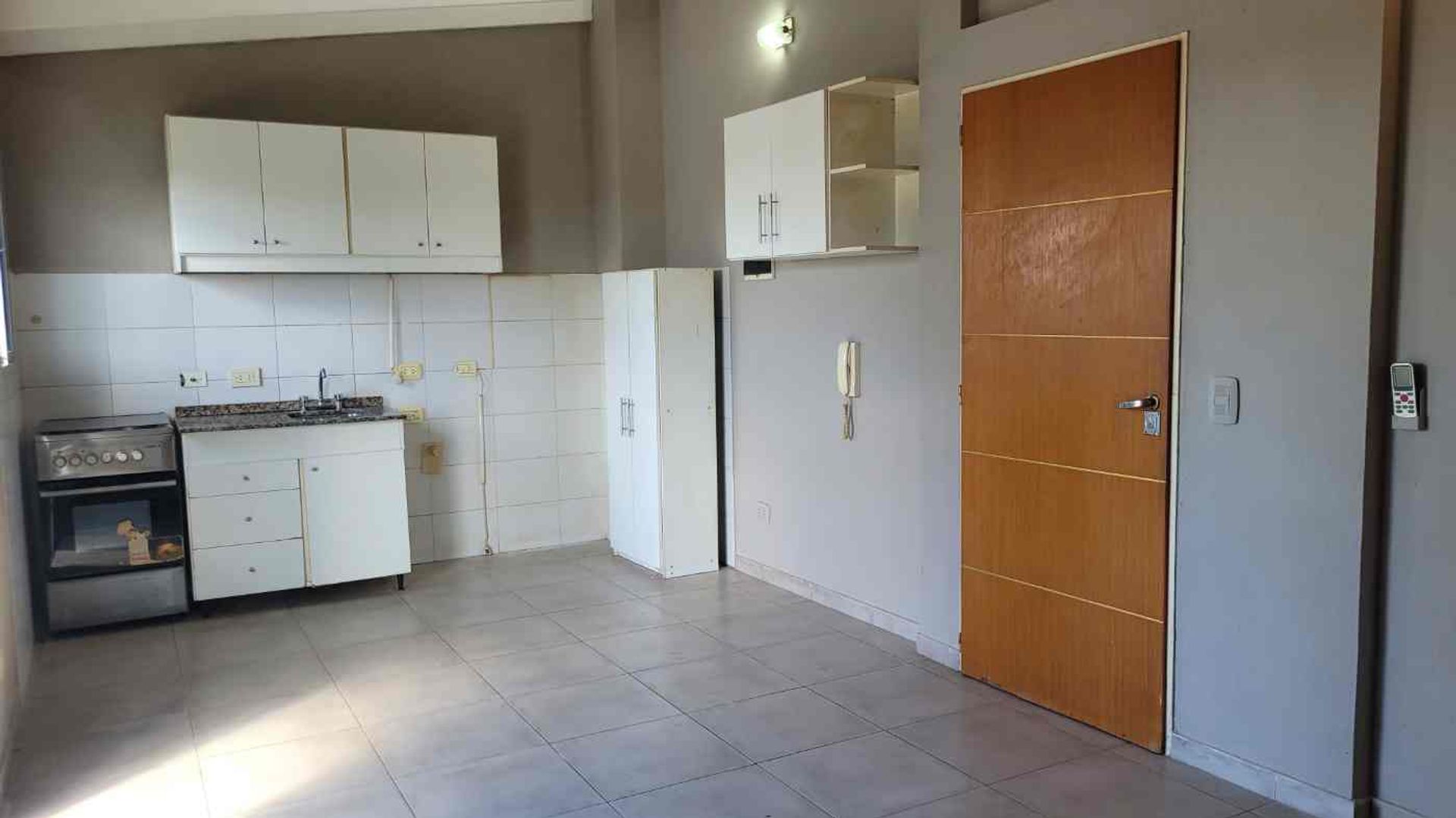 Studio with terrace in downtown San Fernando