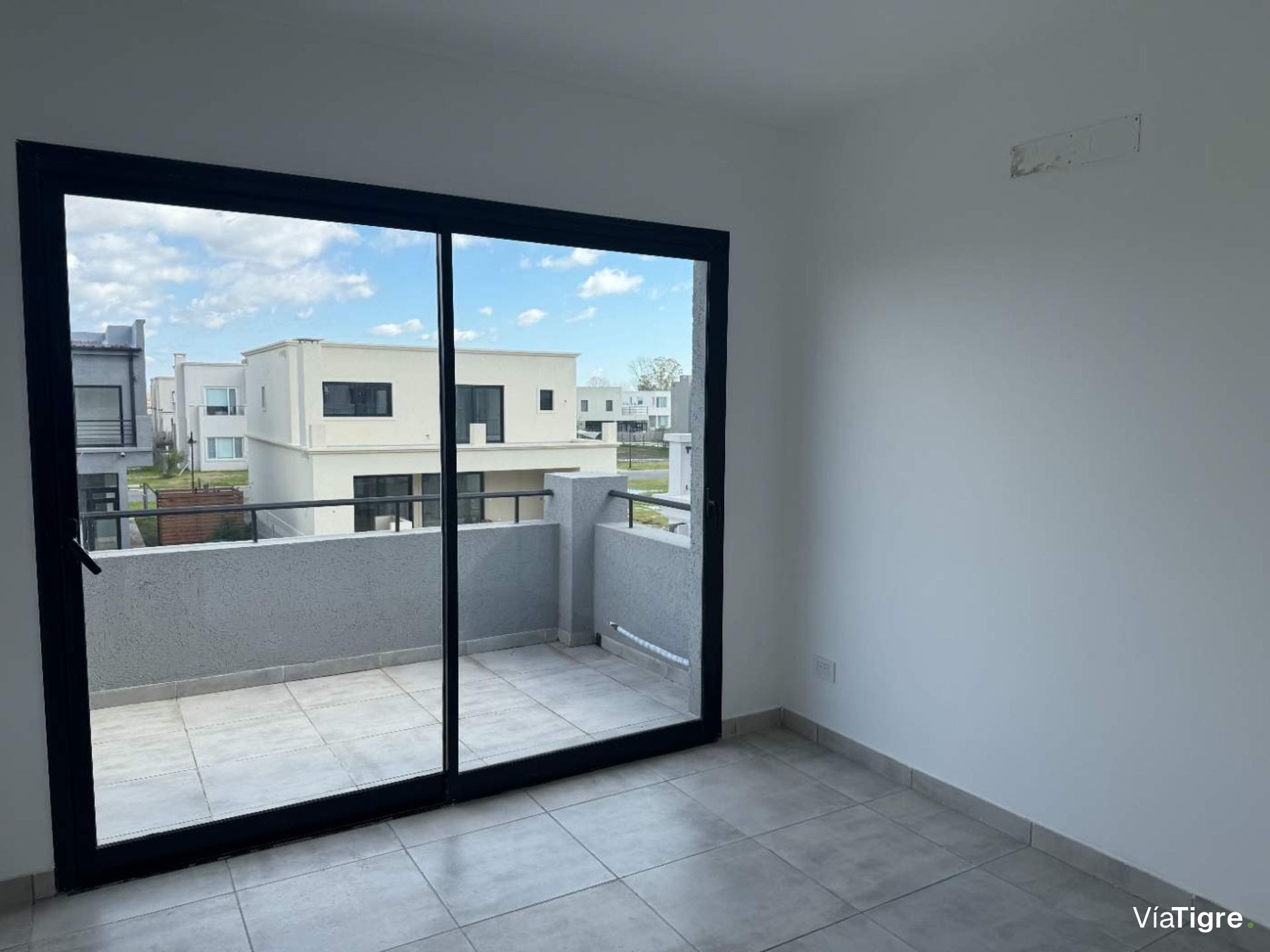 CASA A ESTRENAR + AMARRAS en VILA MARINA II