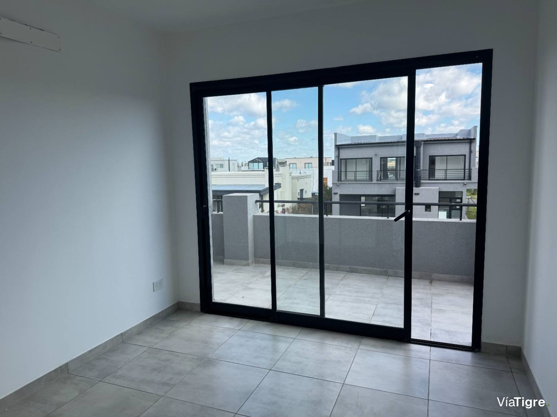 CASA A ESTRENAR + AMARRAS en VILA MARINA II