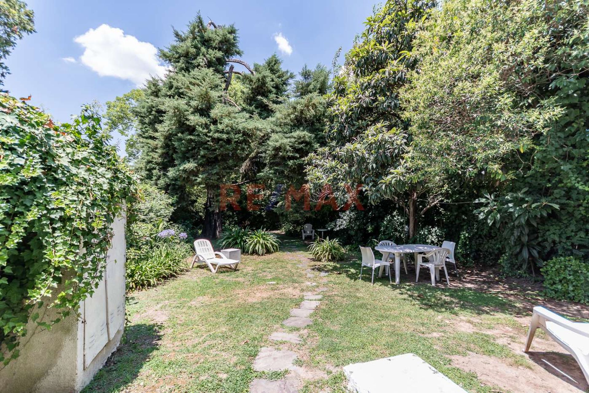 Venta Casa 3 amb con jardin. Apto credito