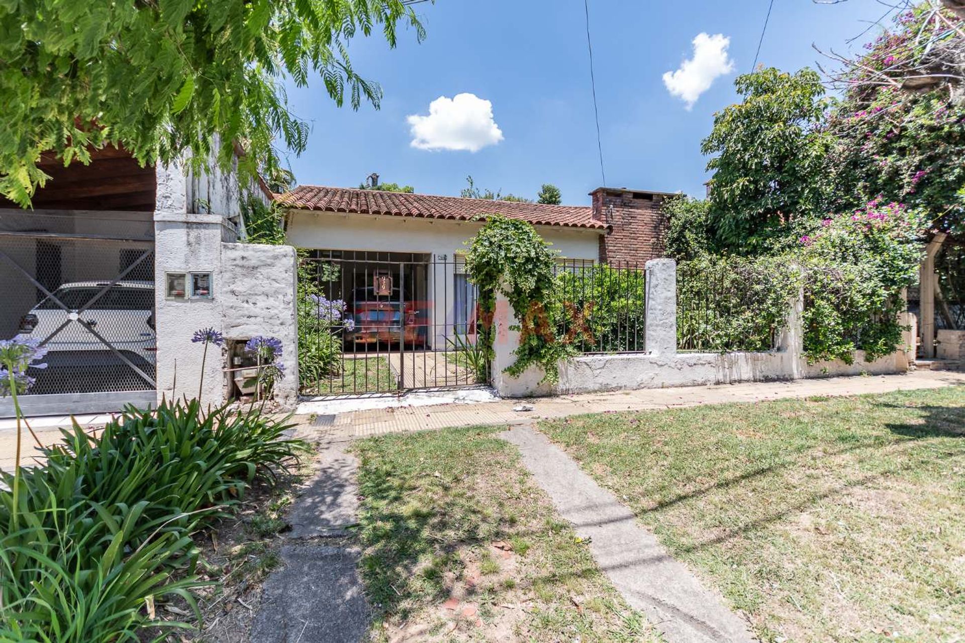 Venta Casa 3 amb con jardin. Apto credito