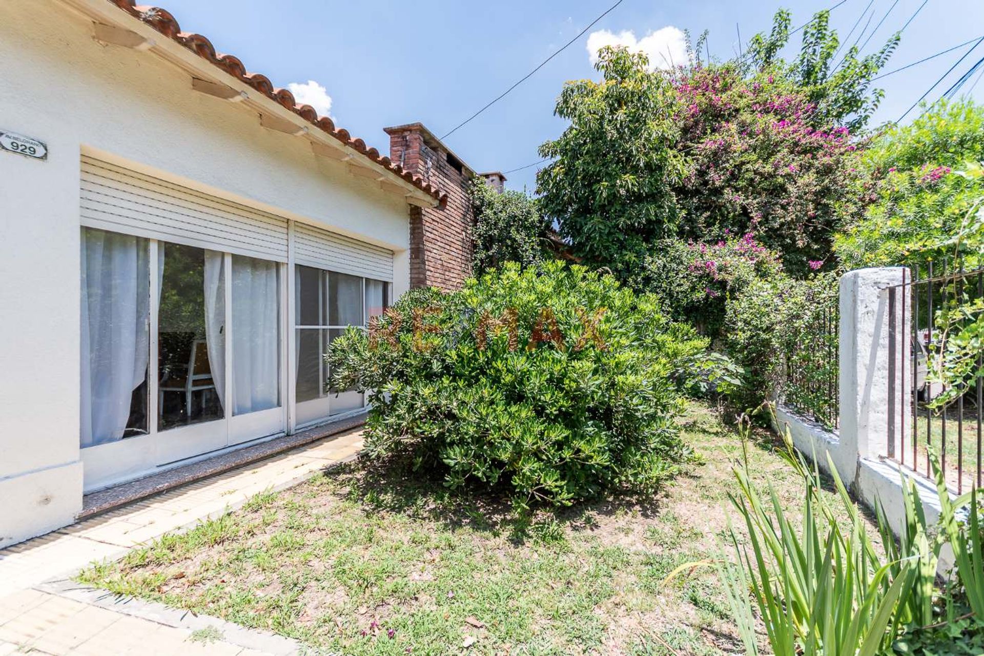 Venta Casa 3 amb con jardin. Apto credito