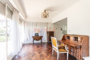 House 3 rooms with garden. Credit available.