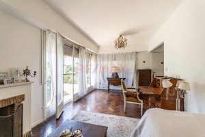 House 3 rooms with garden. Credit available.