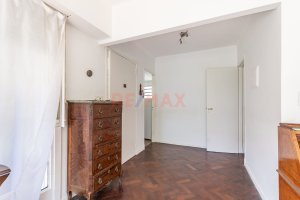 House 3 rooms with garden. Credit available.