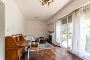 House 3 rooms with garden. Credit available.