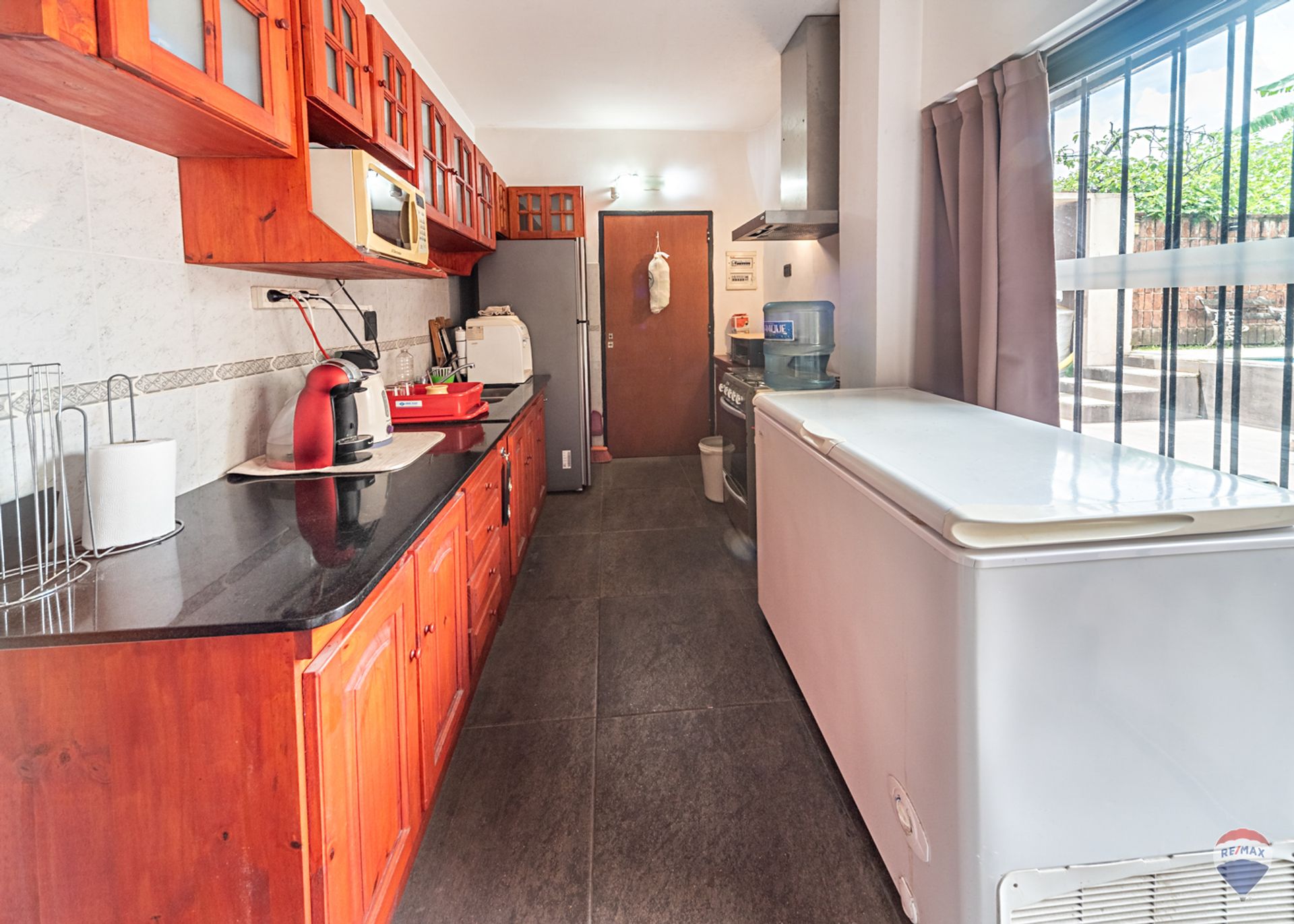 Casa De 2 Plantas Con Parque Y Pileta