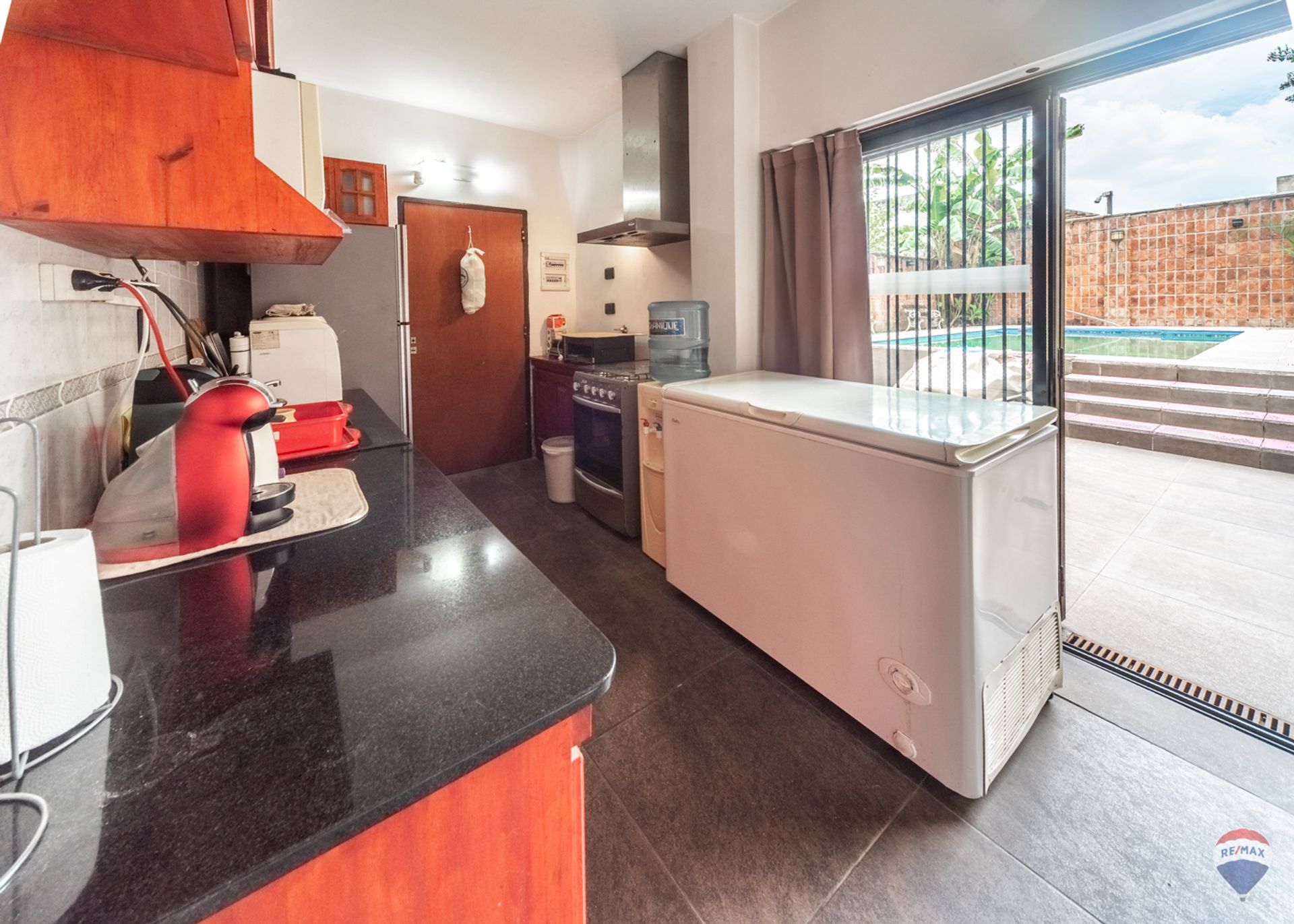 Casa De 2 Plantas Con Parque Y Pileta