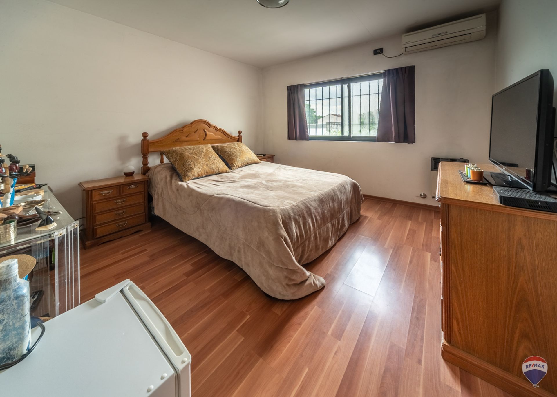 Casa De 2 Plantas Con Parque Y Pileta