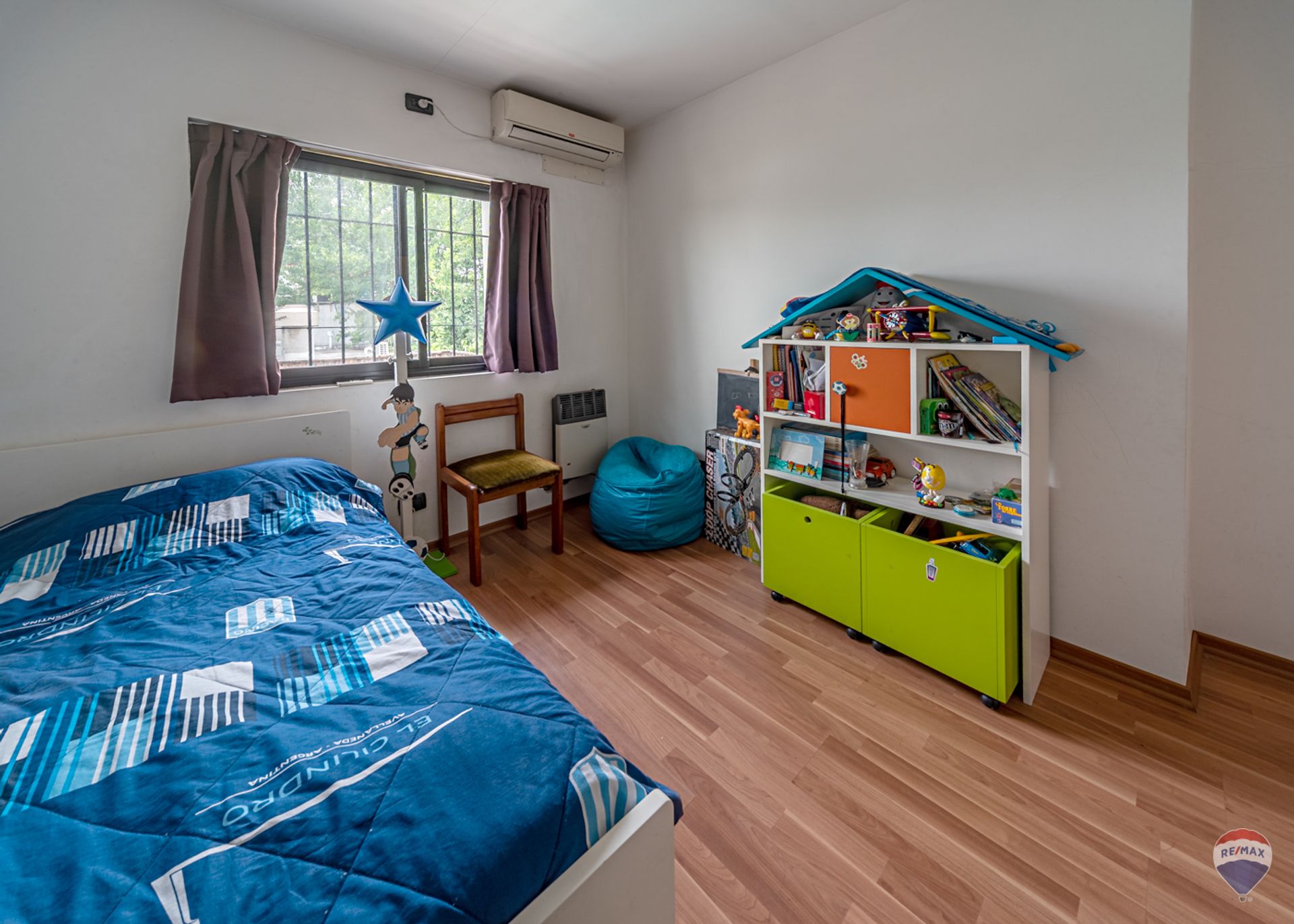 Casa De 2 Plantas Con Parque Y Pileta
