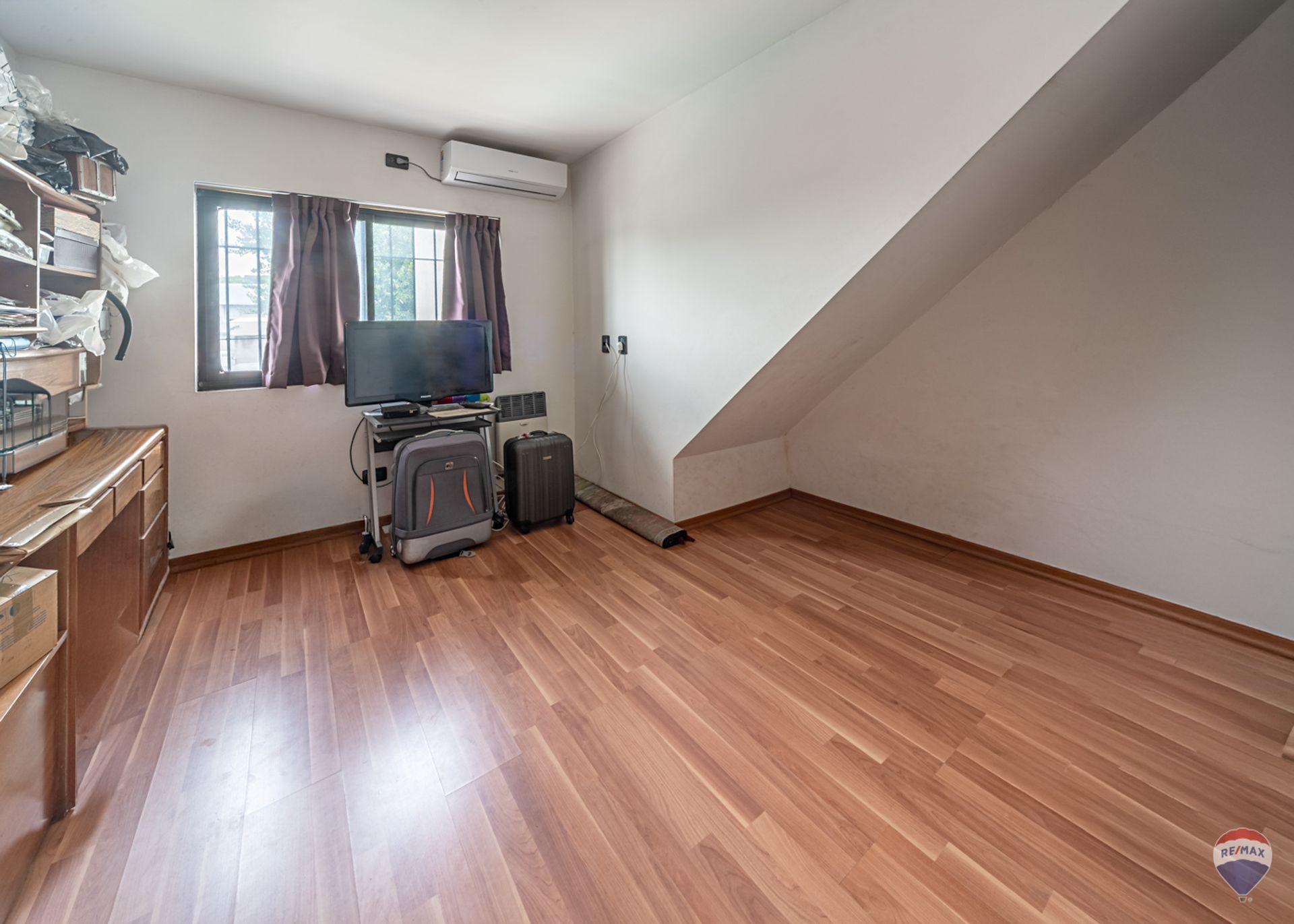 Casa De 2 Plantas Con Parque Y Pileta