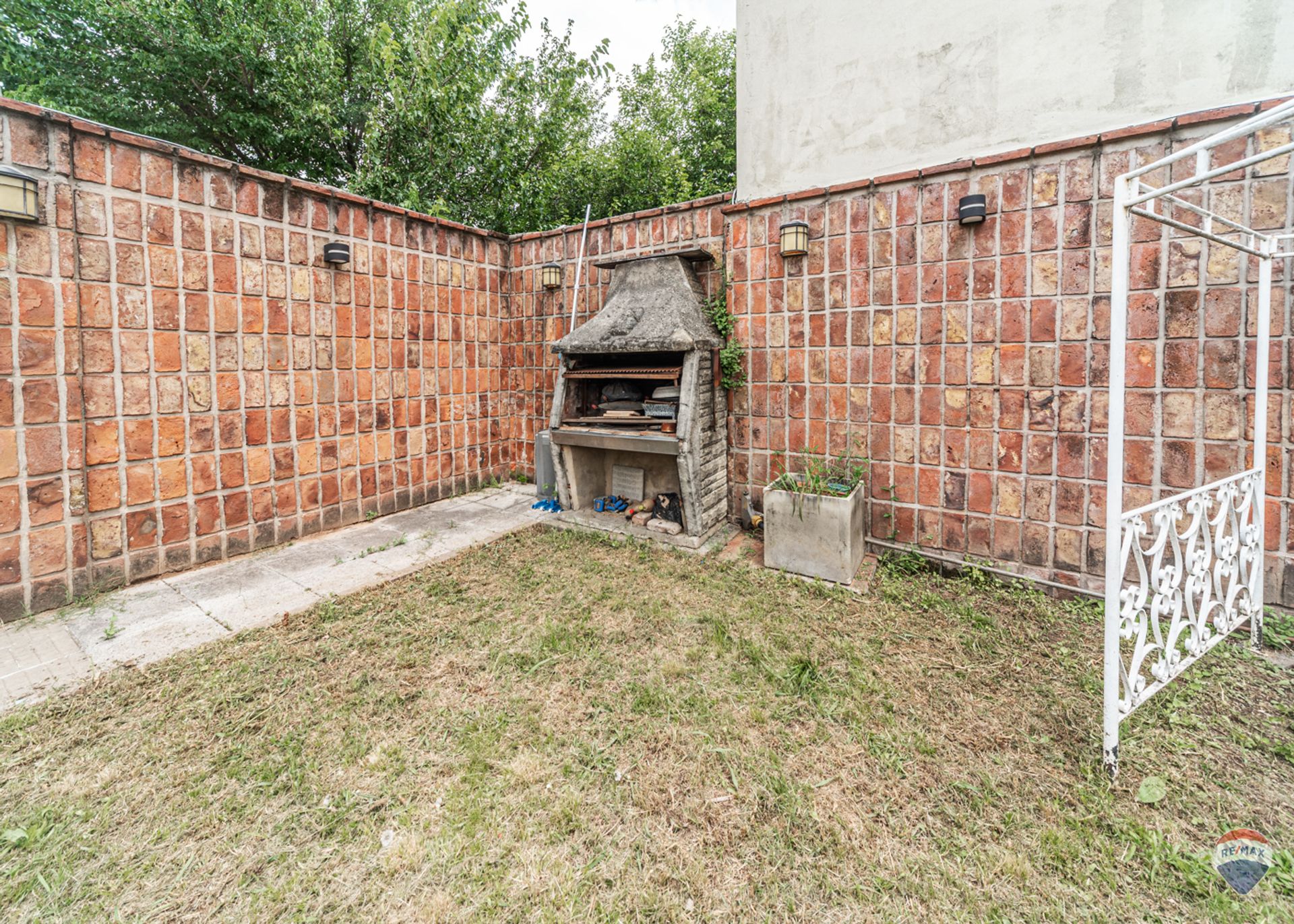 Casa De 2 Plantas Con Parque Y Pileta