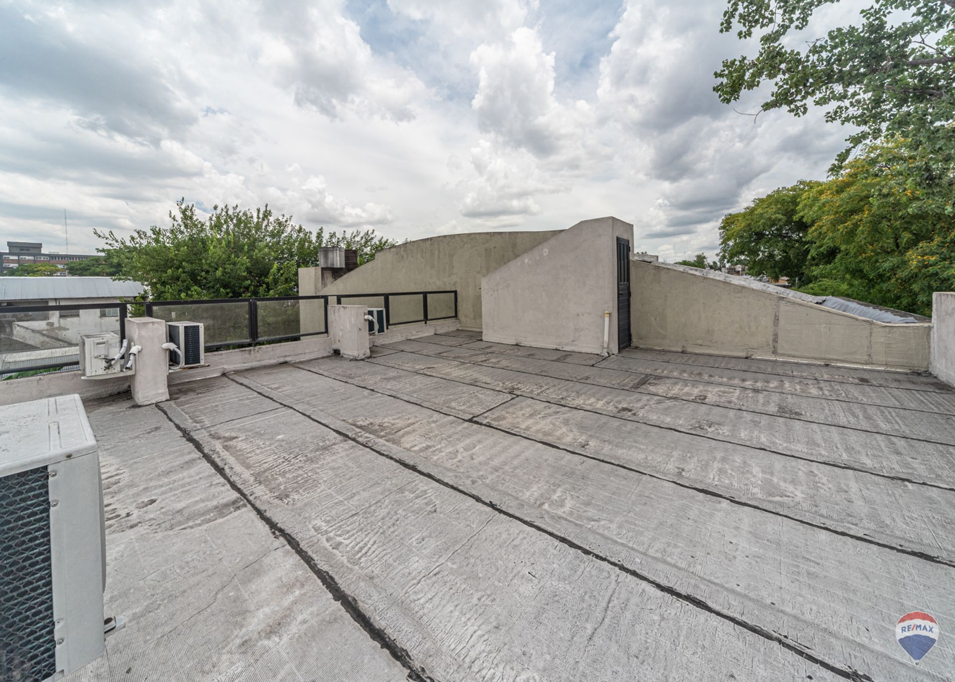 Casa De 2 Plantas Con Parque Y Pileta