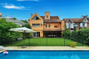 3-Bedroom House + Service Apartment for Sale, La Horqueta, San Isidro