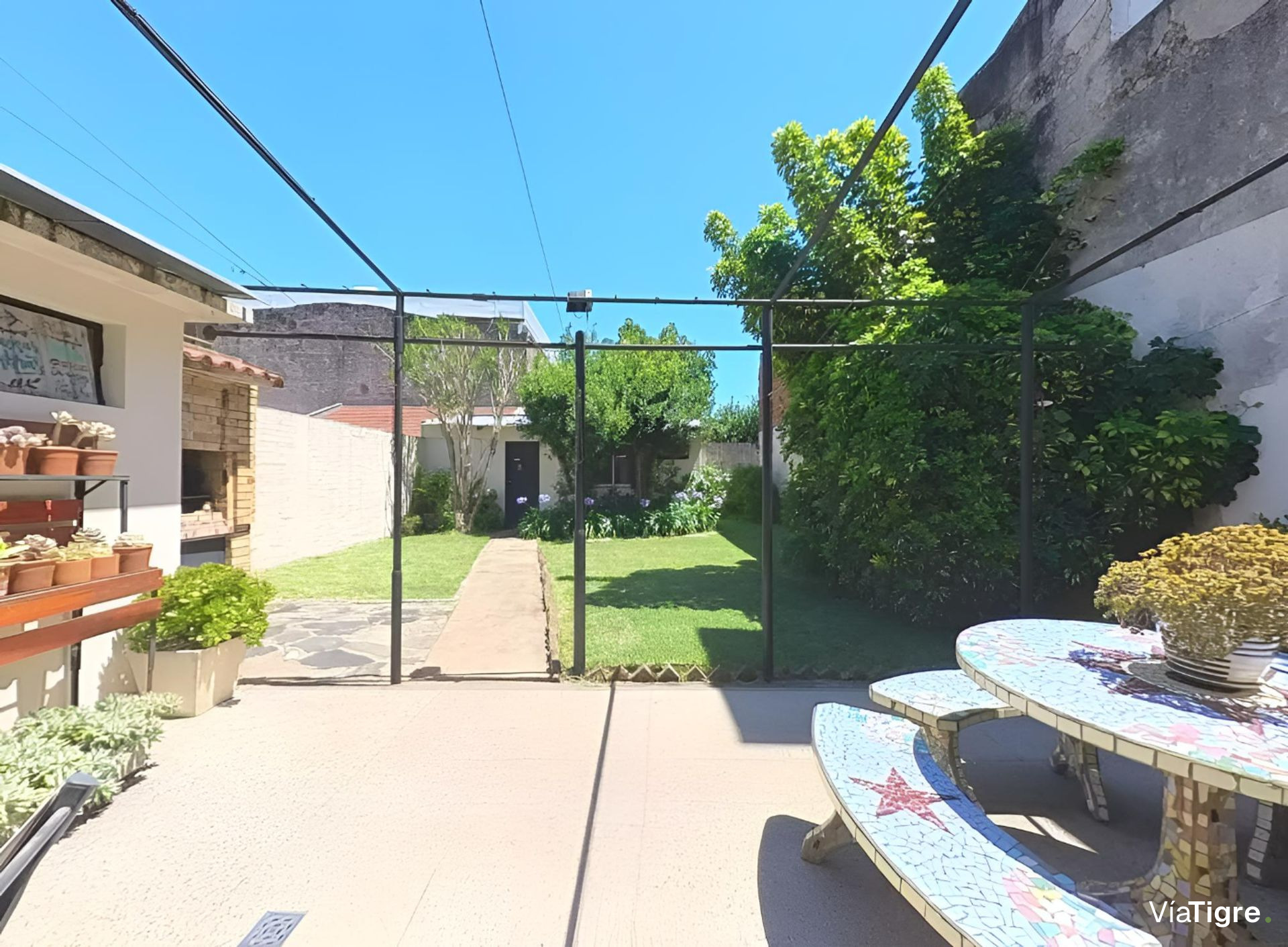 Casa 4 Amb En Venta En Florida Con Jardin Y Garaje