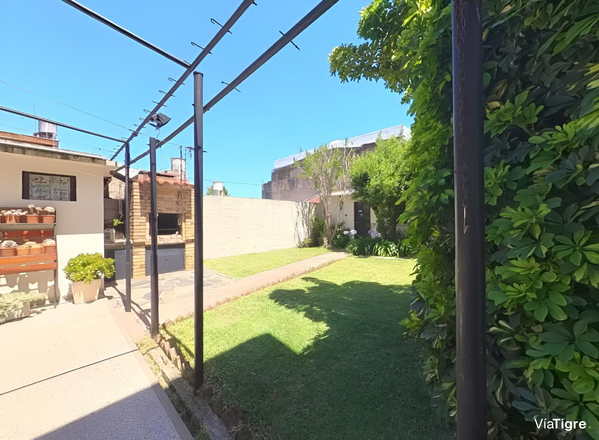 Casa 4 Amb En Venta En Florida Con Jardin Y Garaje