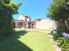 4-Room House for Sale in Florida with Garden and Garage