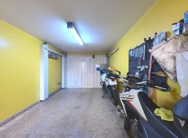 4-Room House for Sale in Florida with Garden and Garage