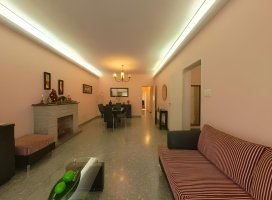 4-Room House for Sale in Florida with Garden and Garage