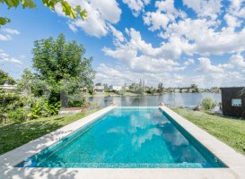 Lagoon-front house with dock, San Agustín neighborhood