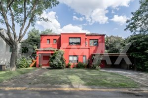 Lagoon-front house with dock, San Agustín neighborhood