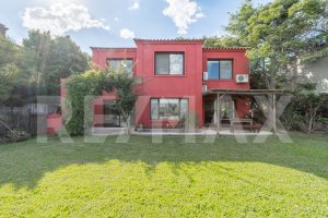 Lagoon-front house with dock, San Agustín neighborhood