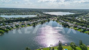 Lagoon-front house with dock, San Agustín neighborhood