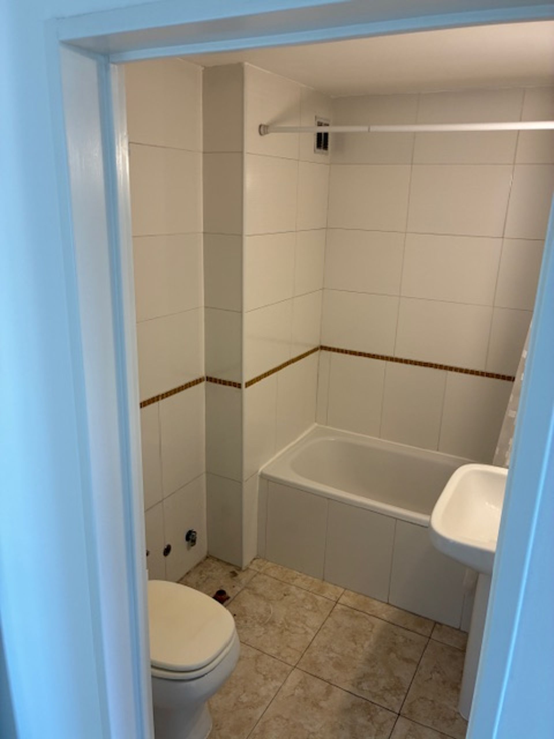 Alquiler Dpto 3 Amb-Pileta-Luz-Balcón-Cochera-Gym.