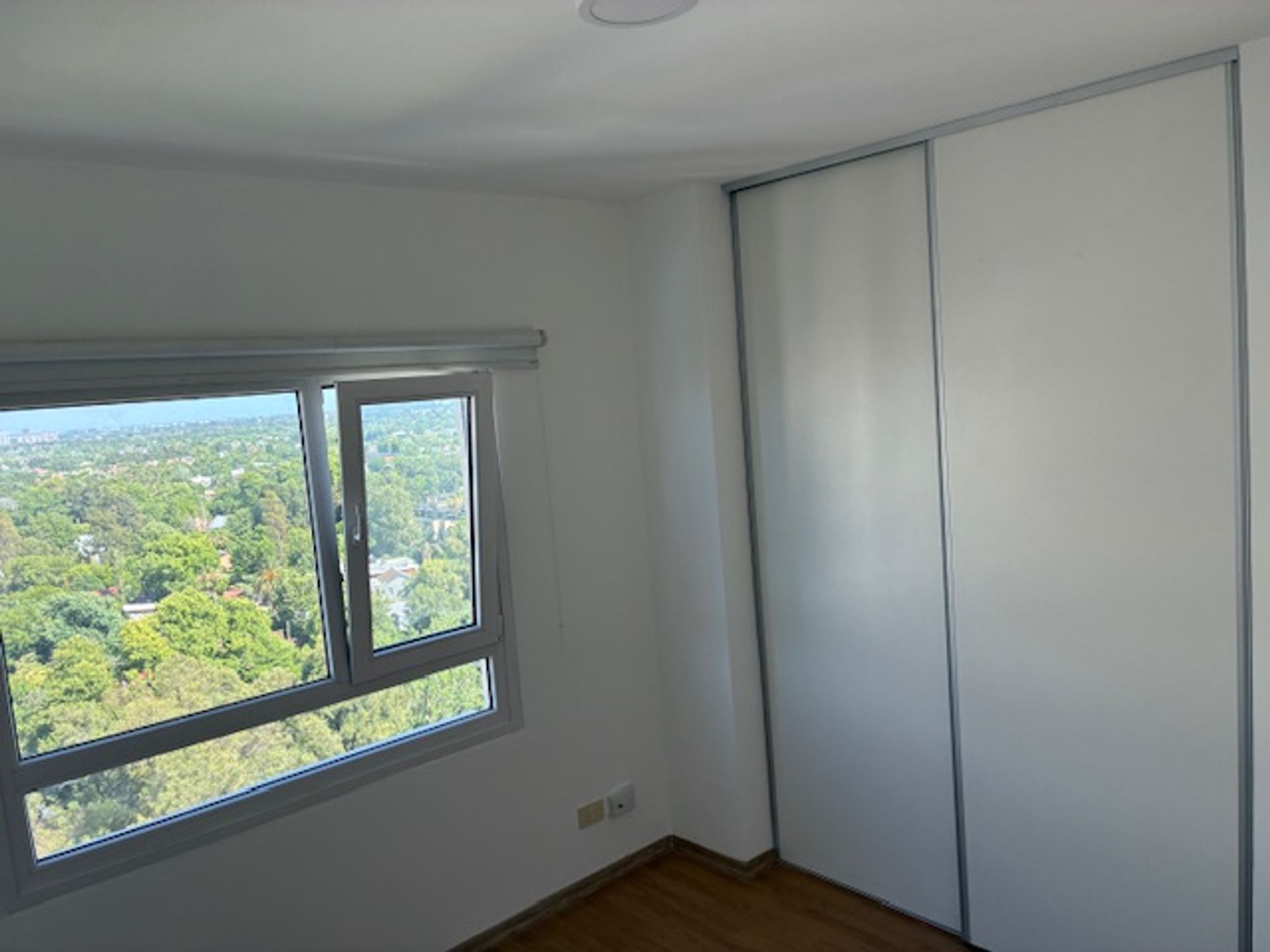 Alquiler Dpto 3 Amb-Pileta-Luz-Balcón-Cochera-Gym.