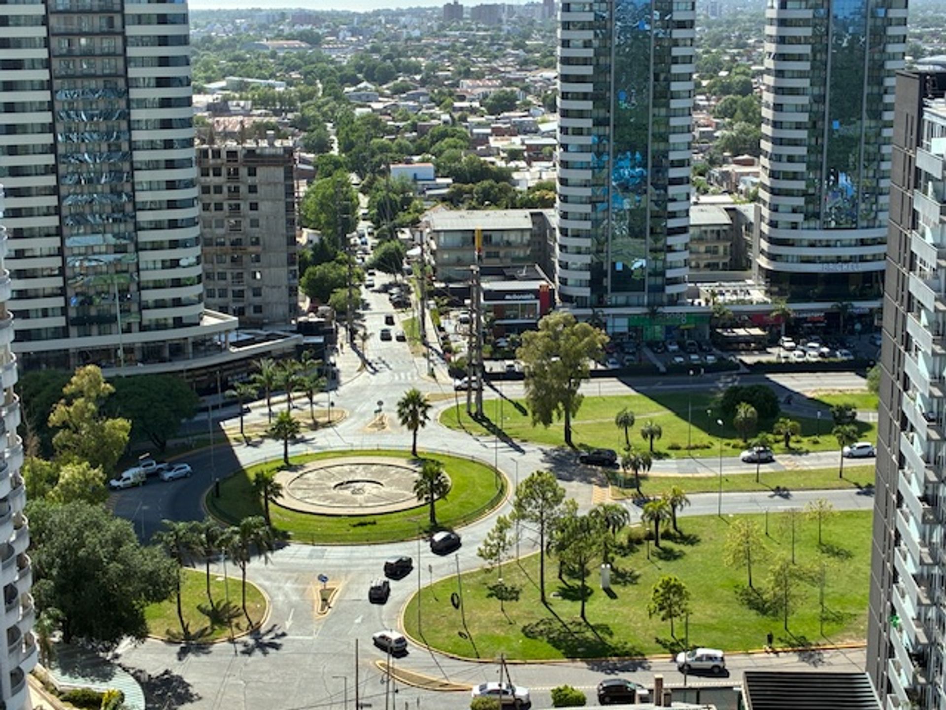 Alquiler Dpto 3 Amb-Pileta-Luz-Balcón-Cochera-Gym.
