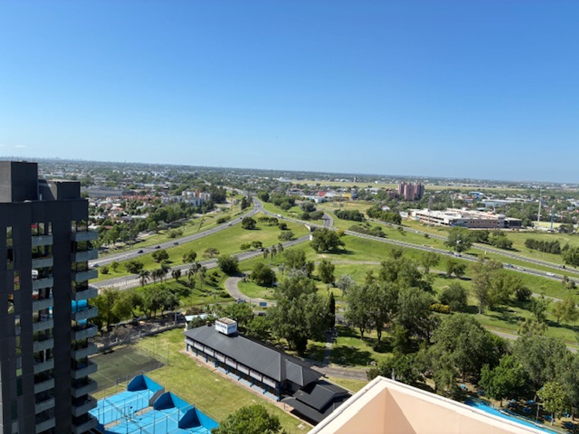 Alquiler Dpto 3 Amb-Pileta-Luz-Balcón-Cochera-Gym.