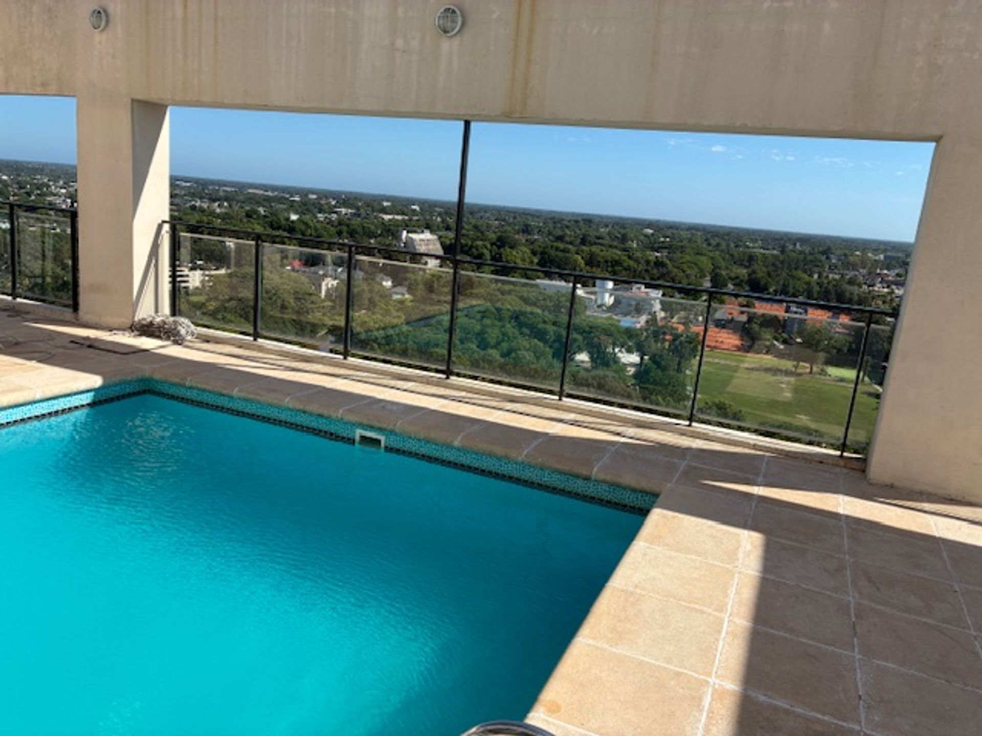 Alquiler Dpto 3 Amb-Pileta-Luz-Balcón-Cochera-Gym.