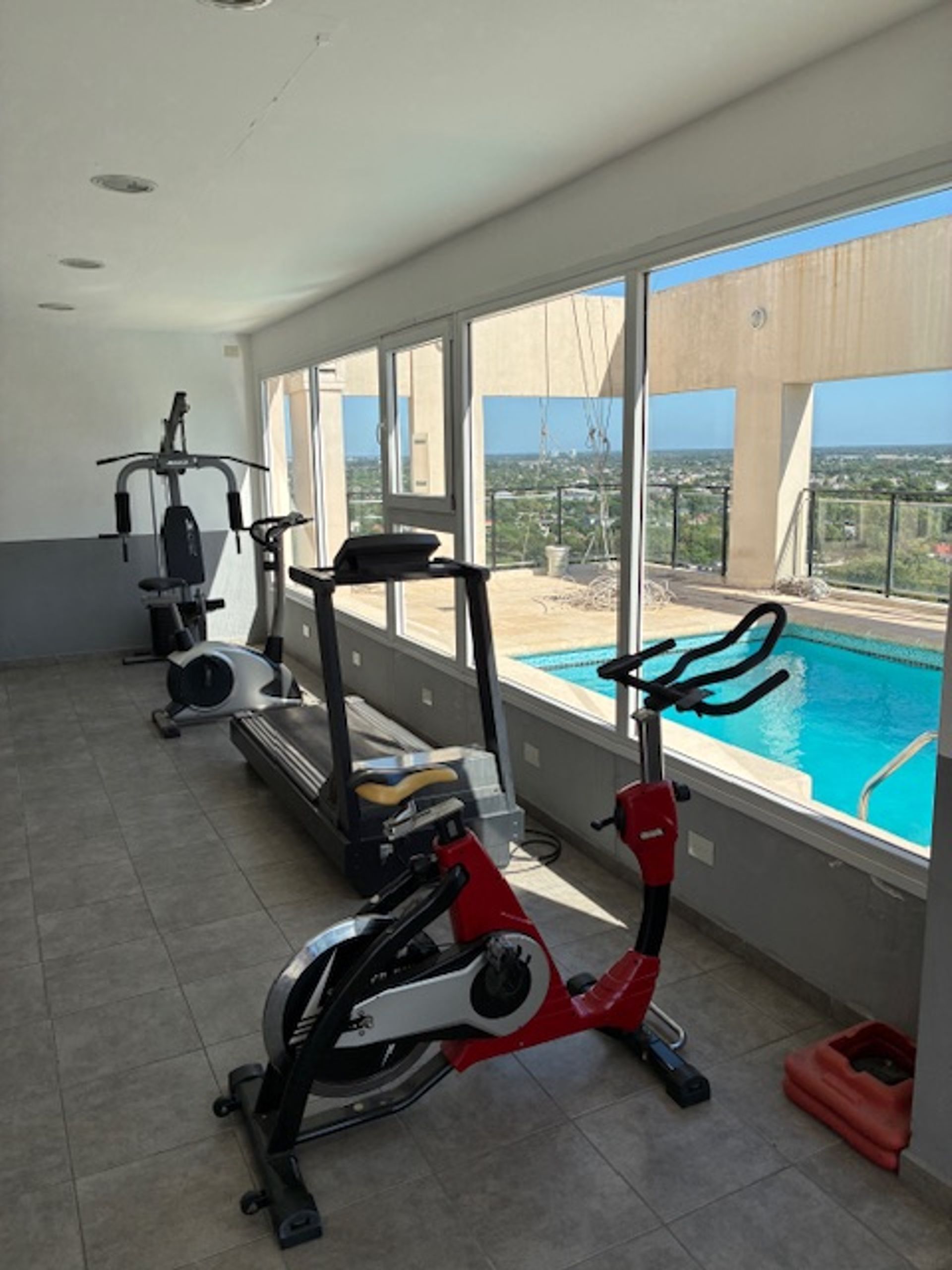 Alquiler Dpto 3 Amb-Pileta-Luz-Balcón-Cochera-Gym.