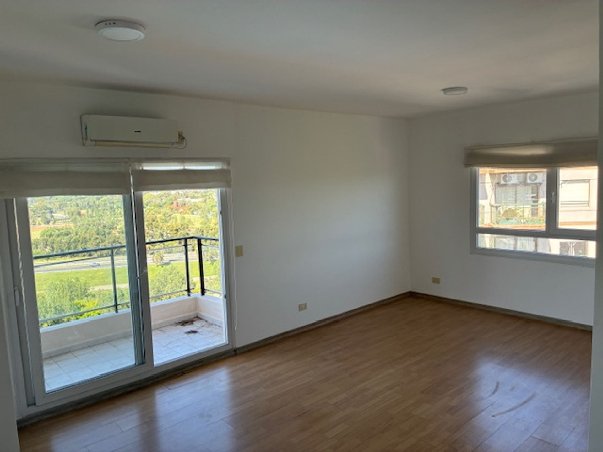 Alquiler Dpto 3 Amb-Pileta-Luz-Balcón-Cochera-Gym.