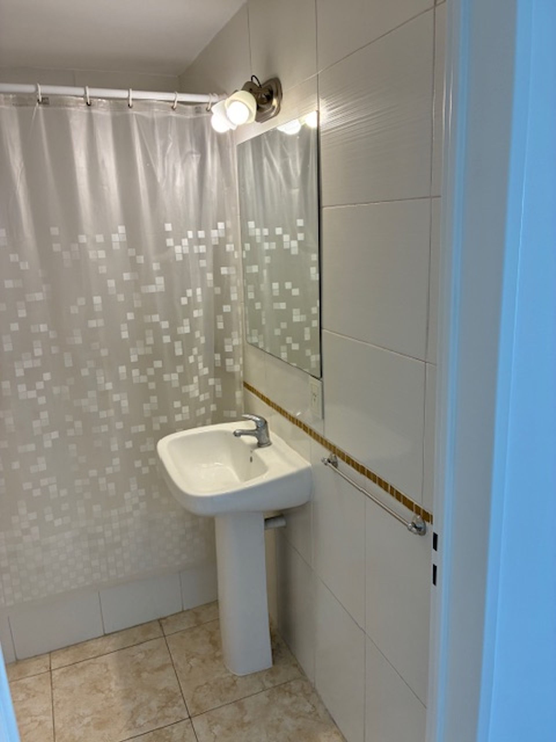 Alquiler Dpto 3 Amb-Pileta-Luz-Balcón-Cochera-Gym.