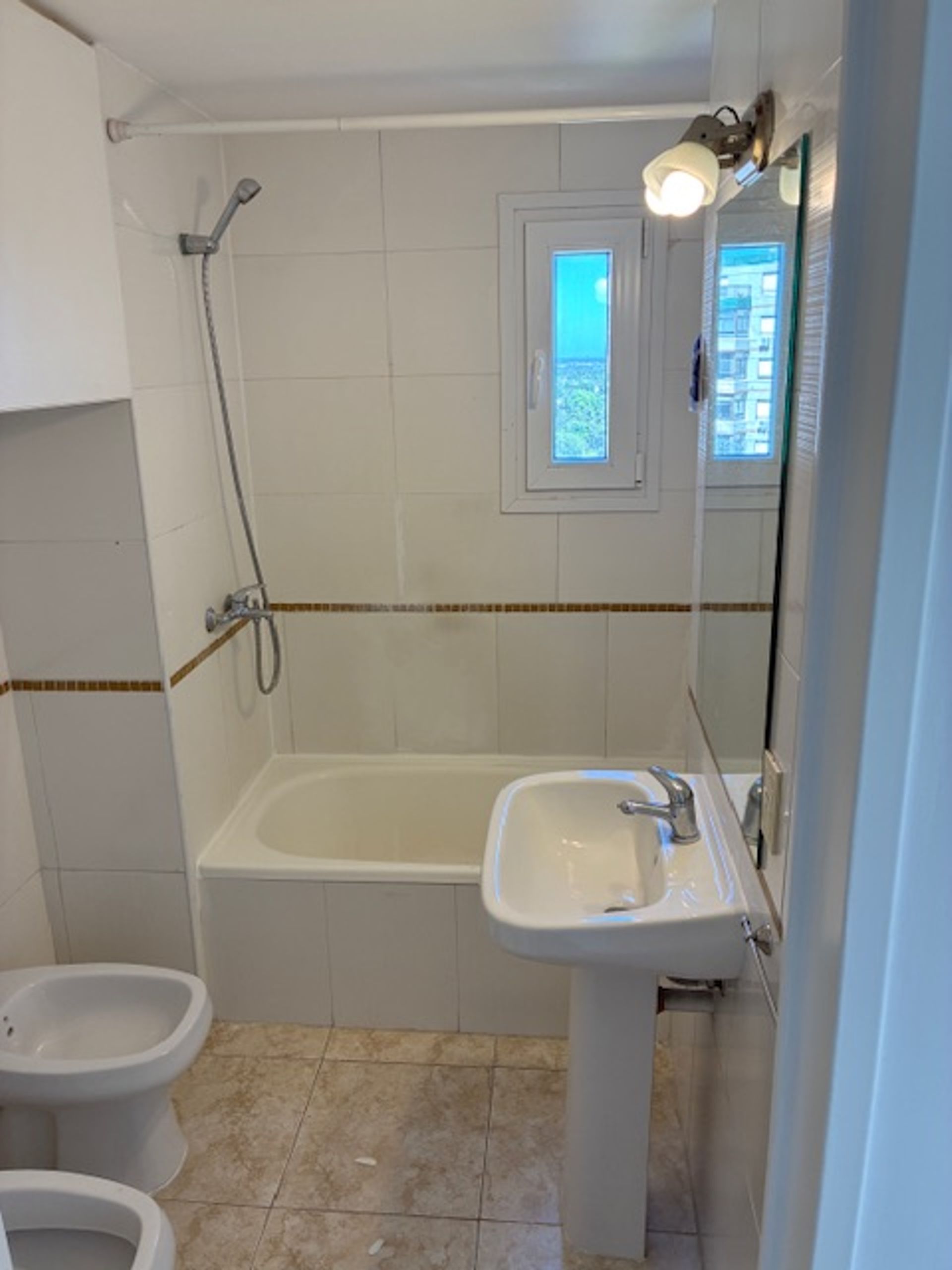 Alquiler Dpto 3 Amb-Pileta-Luz-Balcón-Cochera-Gym.