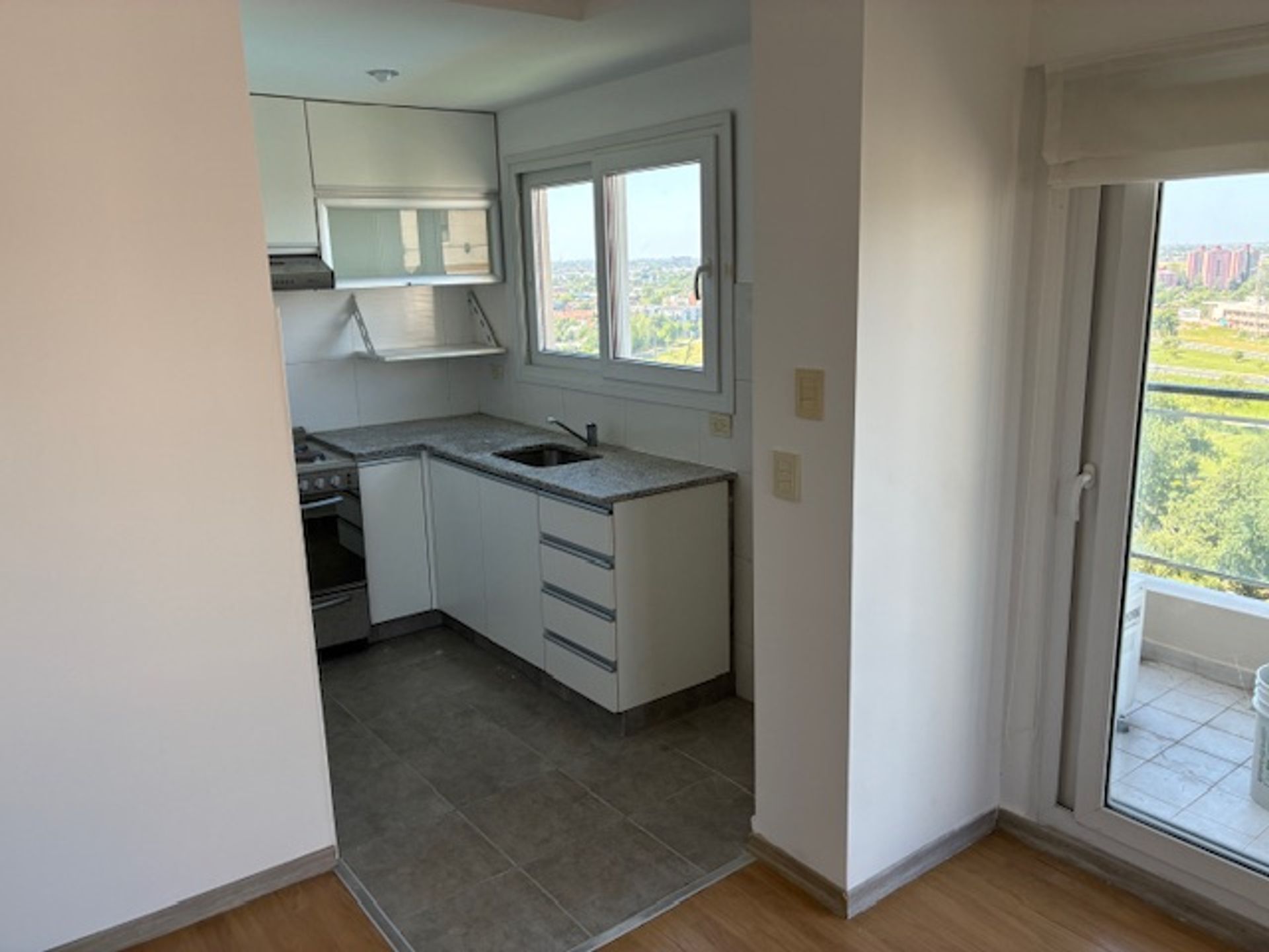 Alquiler Dpto 3 Amb-Pileta-Luz-Balcón-Cochera-Gym.