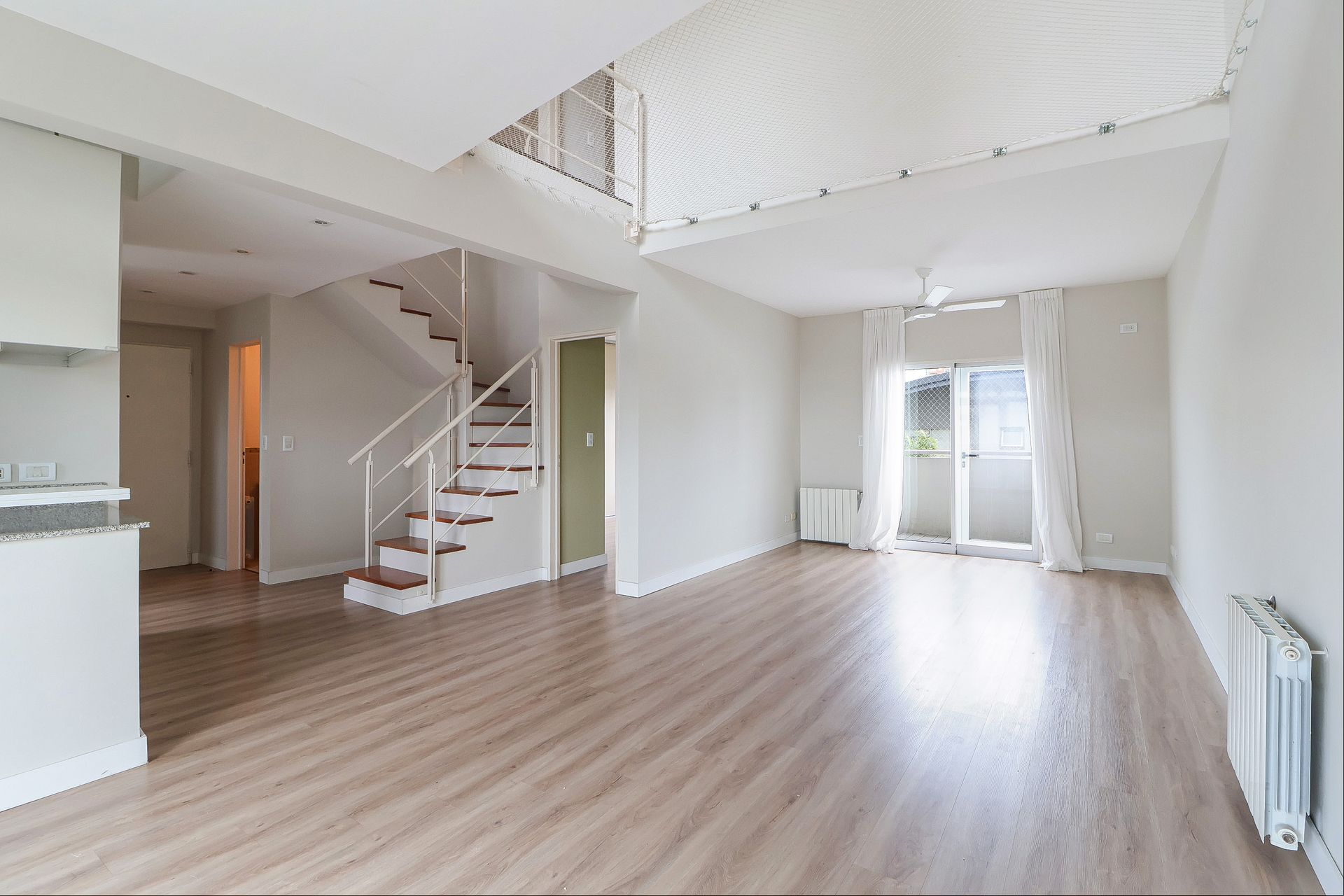 Depto. Venta 4 amb. en Dúplex c/cochera Vte. López