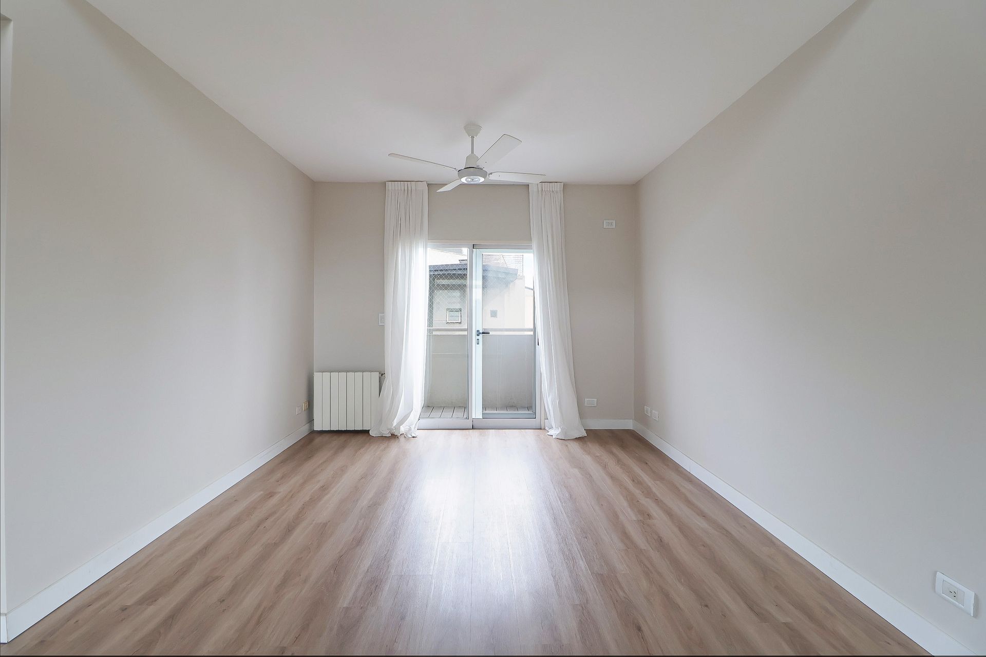 Depto. Venta 4 amb. en Dúplex c/cochera Vte. López