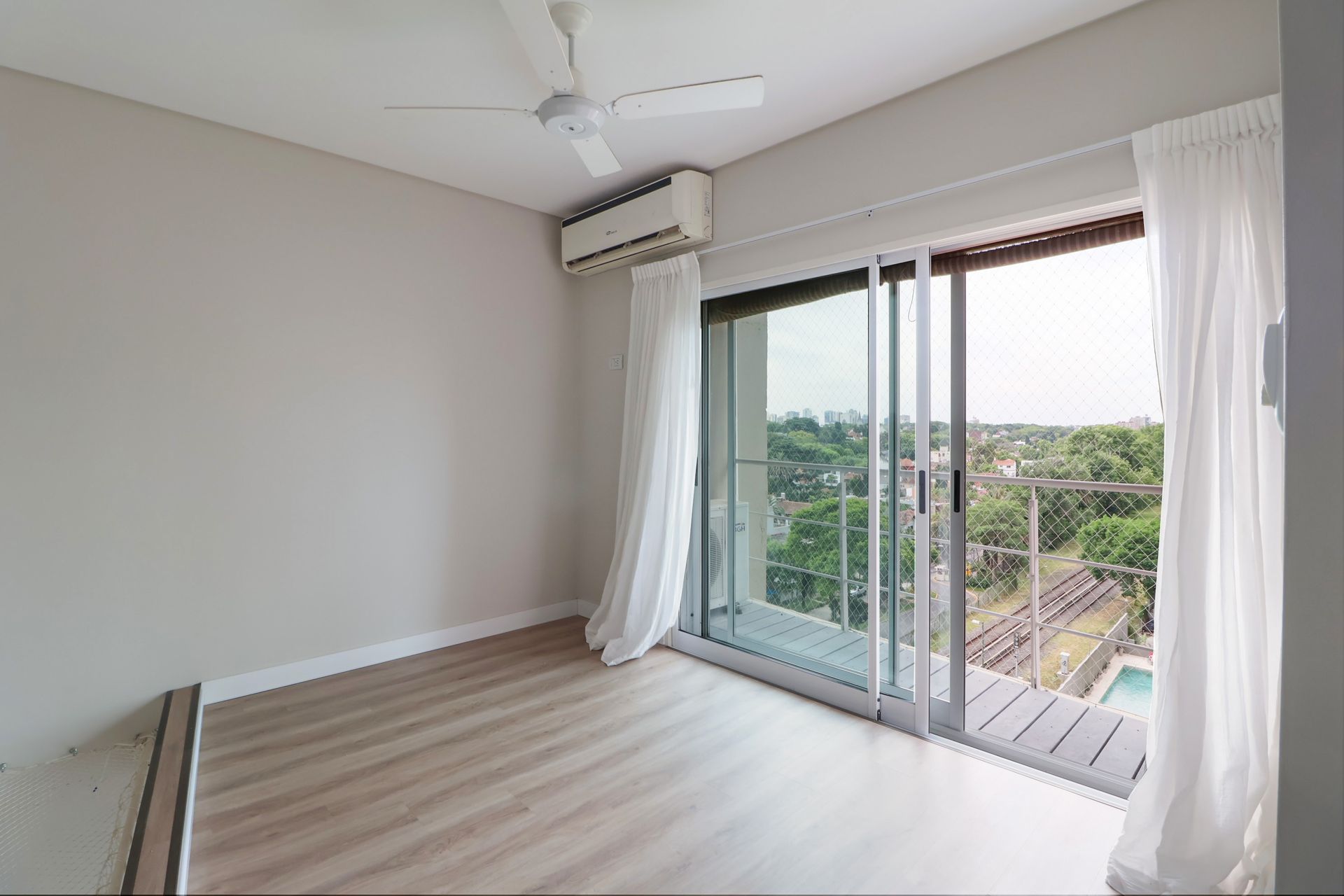 Depto. Venta 4 amb. en Dúplex c/cochera Vte. López