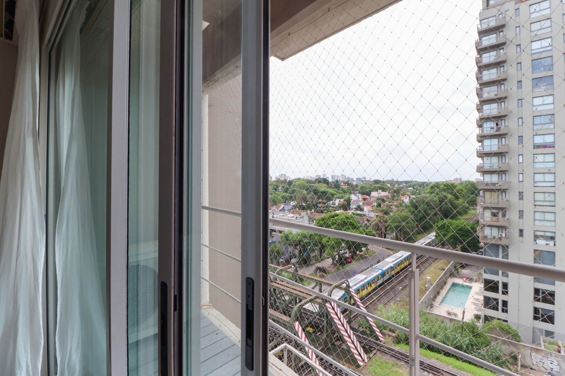 Depto. Venta 4 amb. en Dúplex c/cochera Vte. López