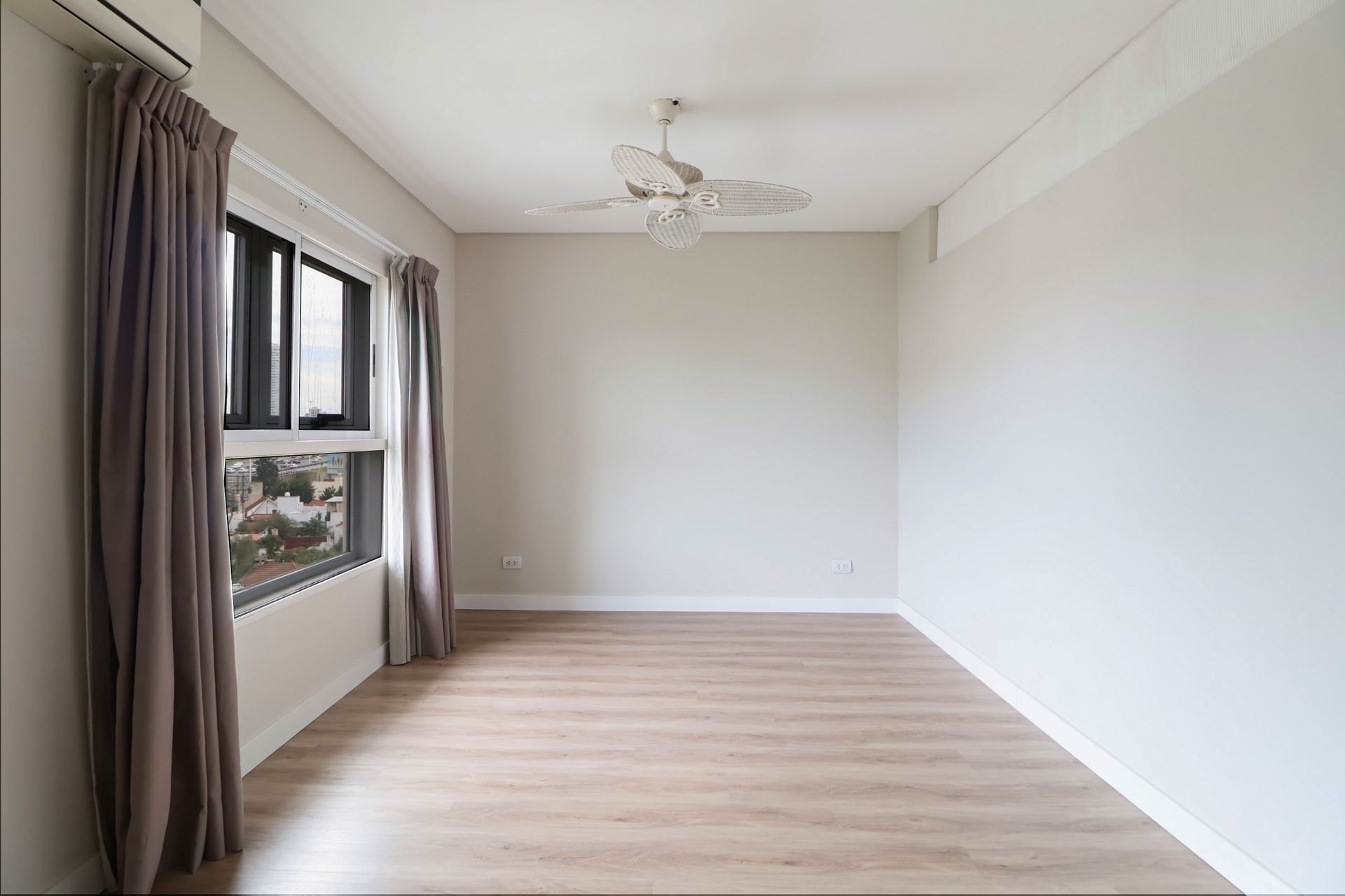 Depto. Venta 4 amb. en Dúplex c/cochera Vte. López