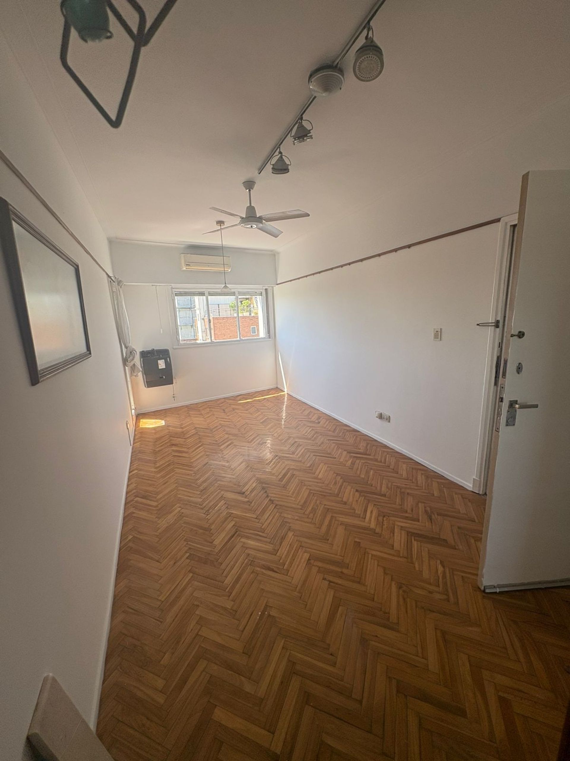 Alquiler 2 ambientes piso 7 balcon Vicente Lopez.