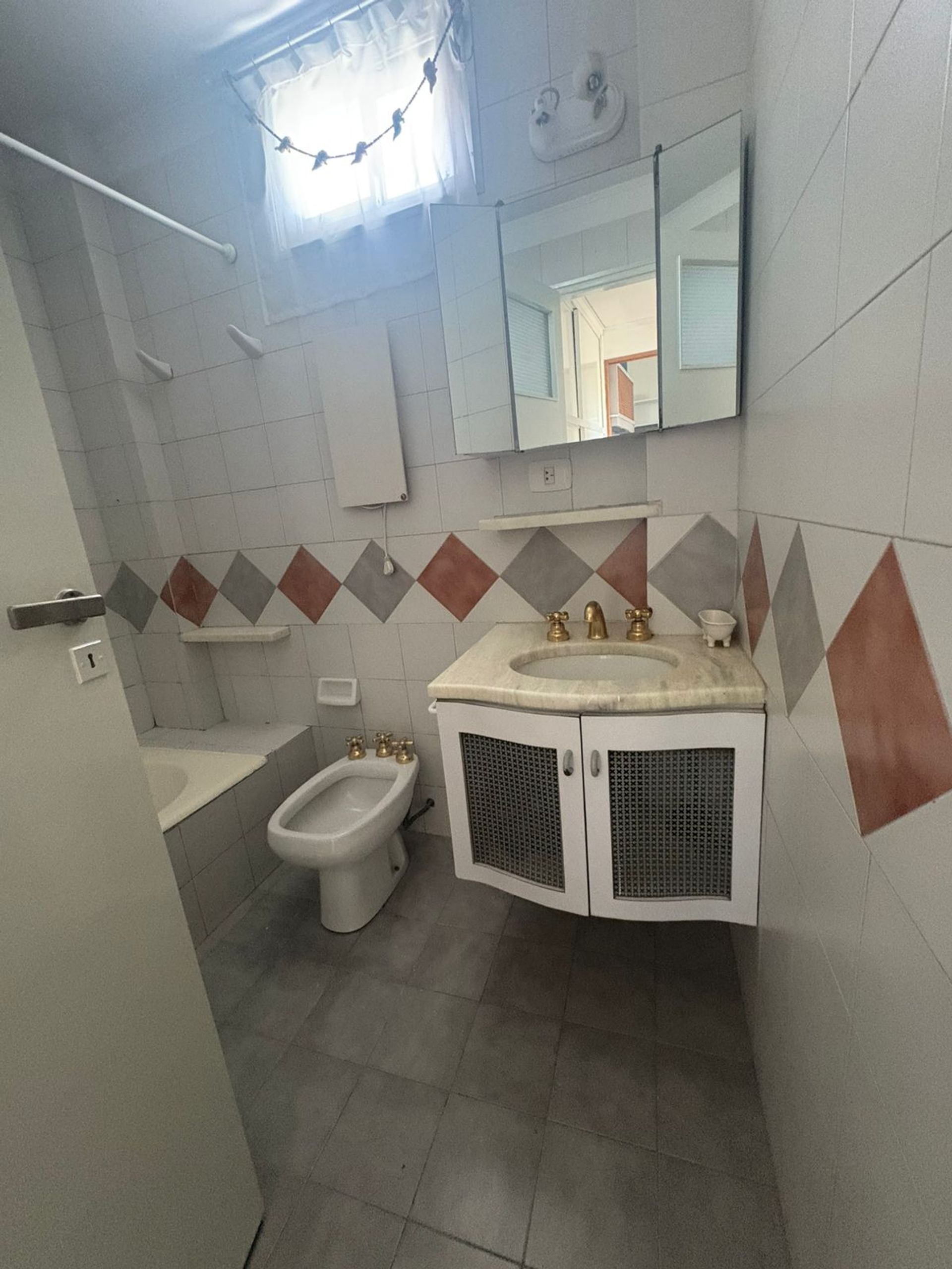 Alquiler 2 ambientes piso 7 balcon Vicente Lopez.