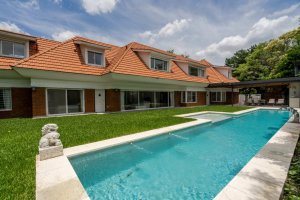 Venta Casa 8 ambientes San Isidro Pileta Parrilla