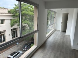 Office for Sale – San Isidro Center – 180 m², Balcony + Car
