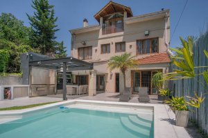 Mansion for Sale – 7 Rooms, Florida Amenities